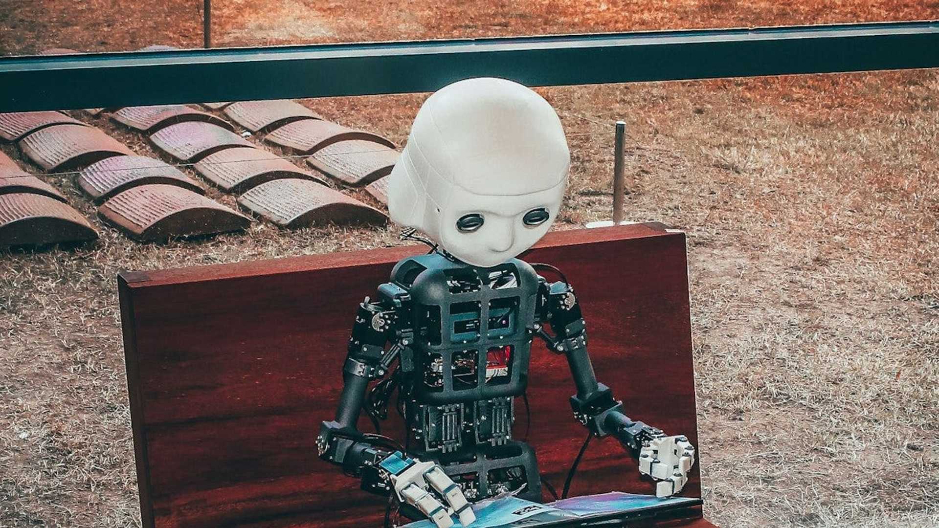 AI Showdown: Claude vs. Google Gemini 2.0 (2025 Edition)