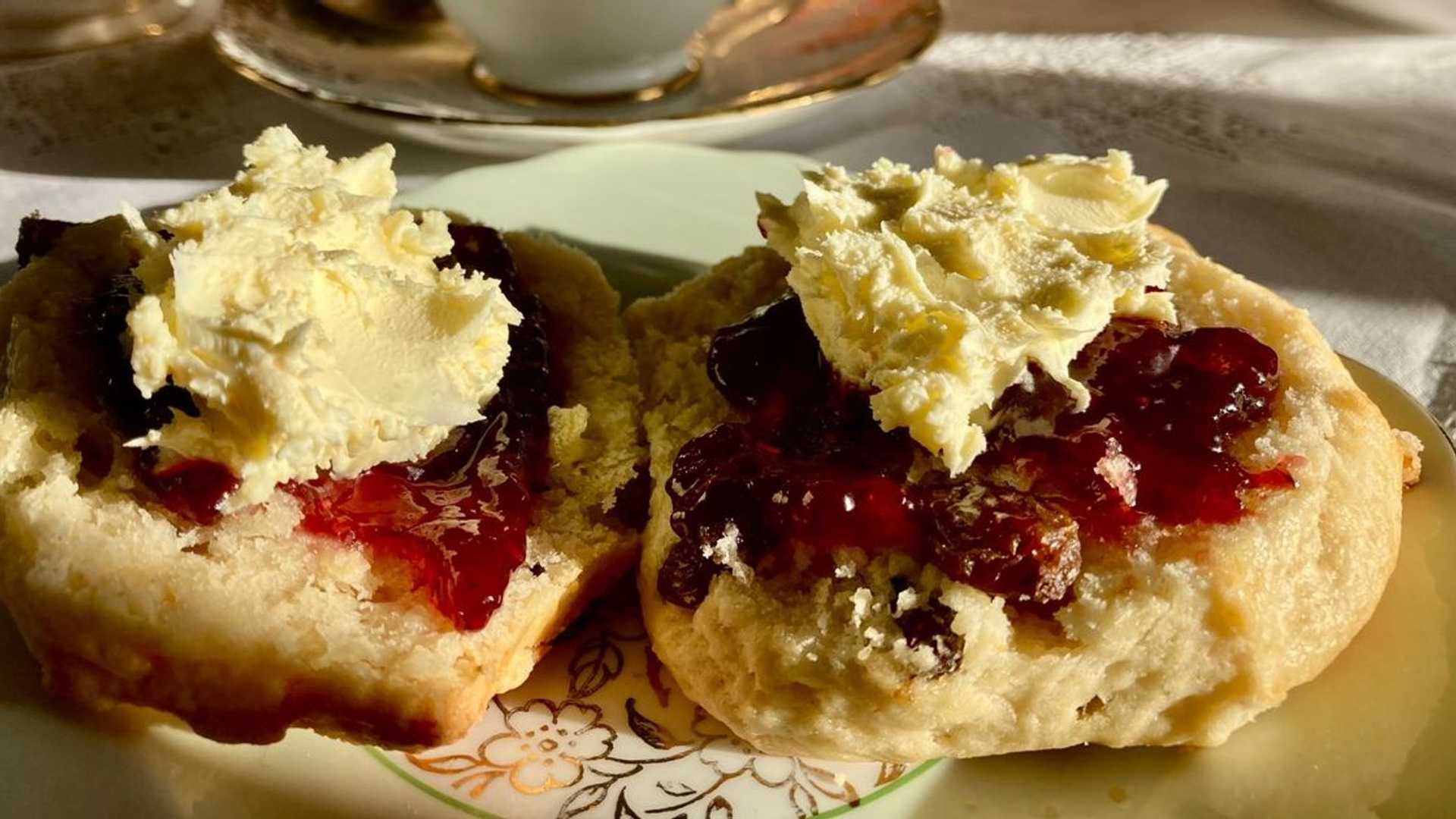 The Great Scone Topping Debate: ChatGPT vs Dawn French