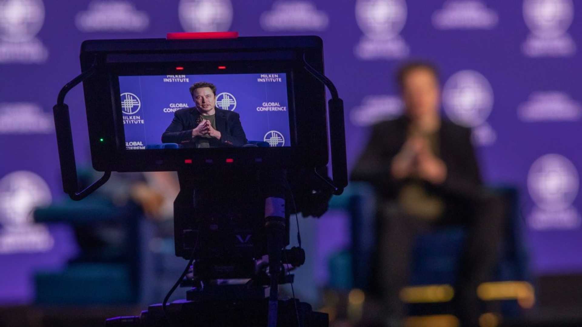 1. The Battle of Tech Titans: Elon Musk vs Apple Over OpenAI