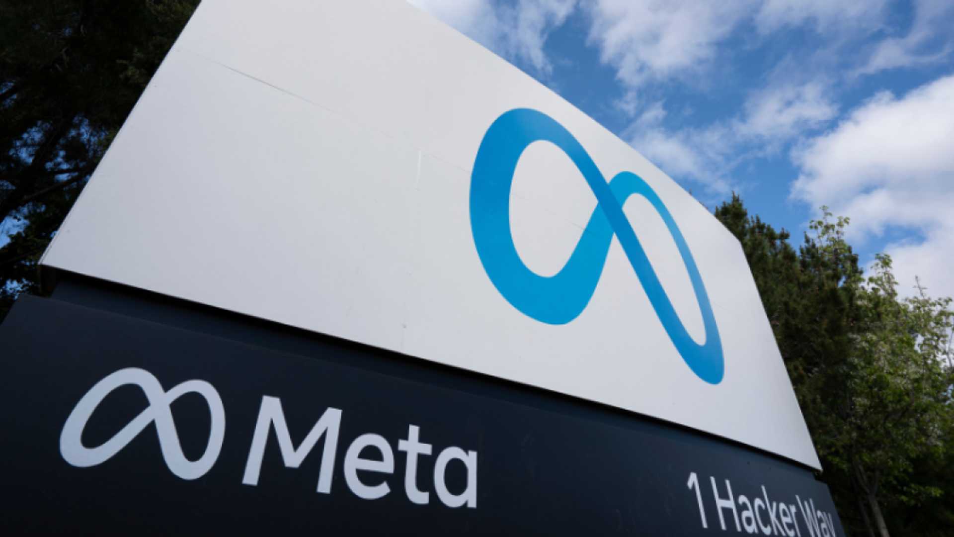 The Battle of Tech Titans: Meta vs. OpenAI in the AI Race