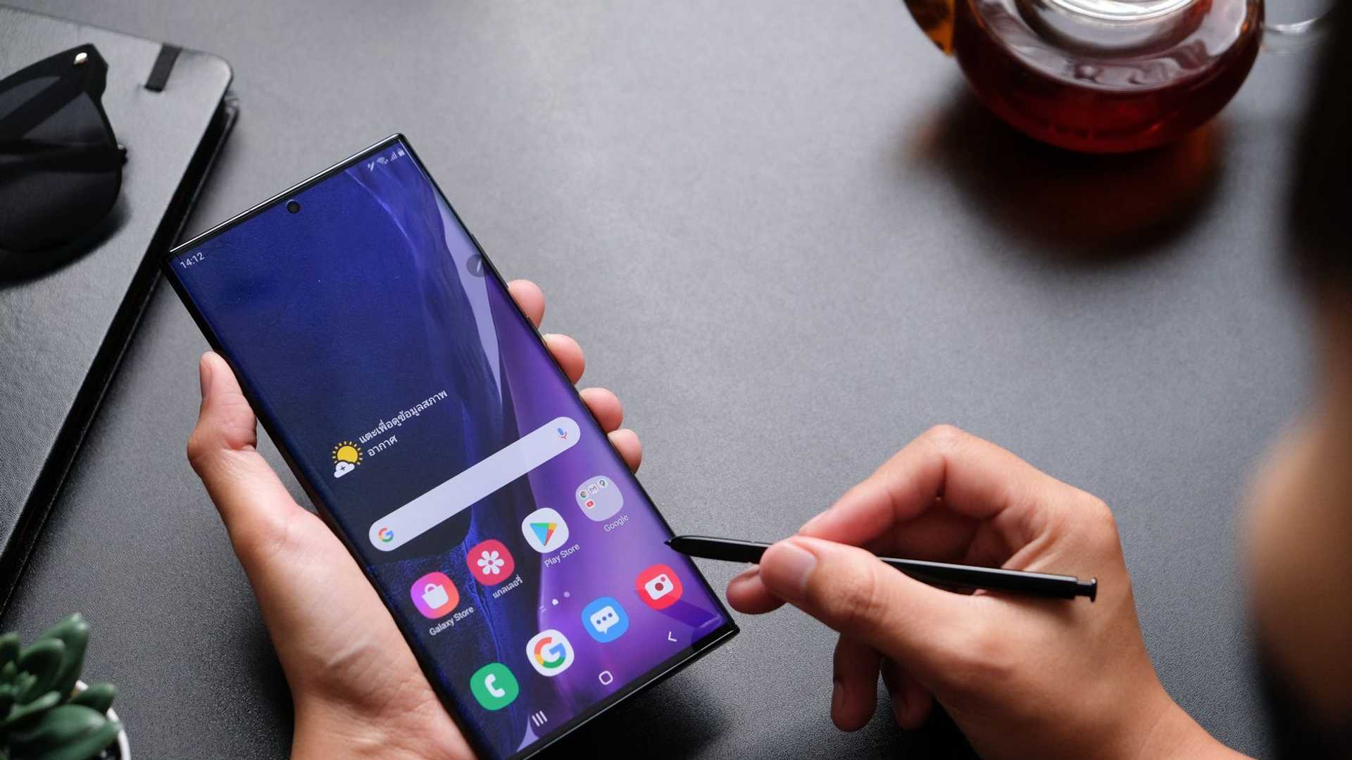 Unboxing the Samsung Galaxy S25 AI Freebies