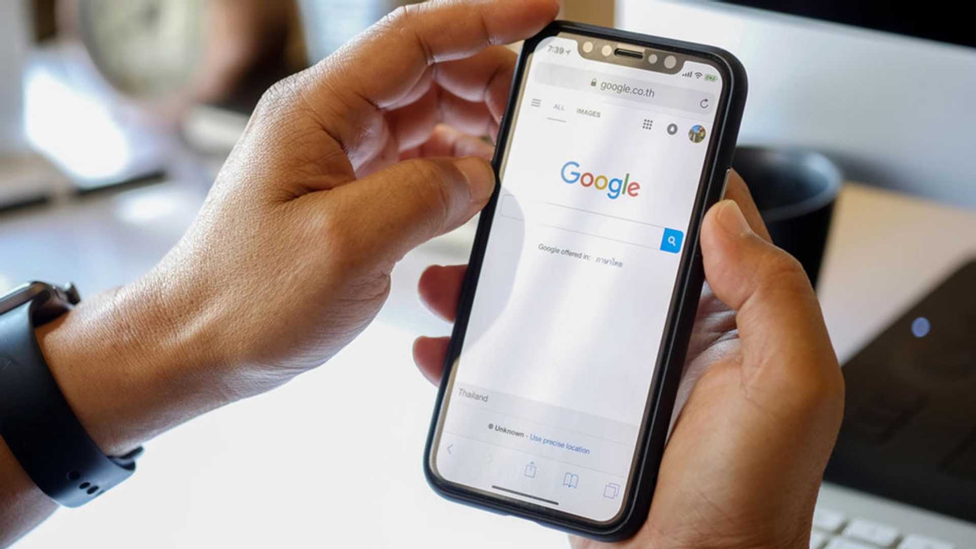 The Battle of Titans: Apple's Stand Against Google Gemini AI