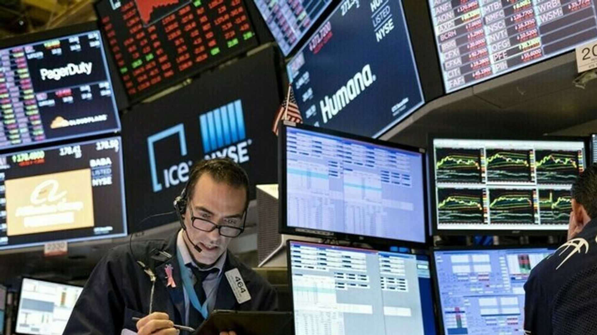 Wall Street Reacts to Meta, Microsoft Warnings on AI Trade