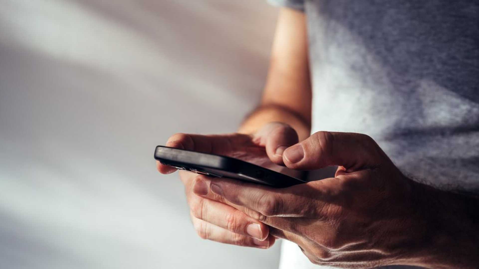 Meta AI in WhatsApp: Users Demand Removal Option
